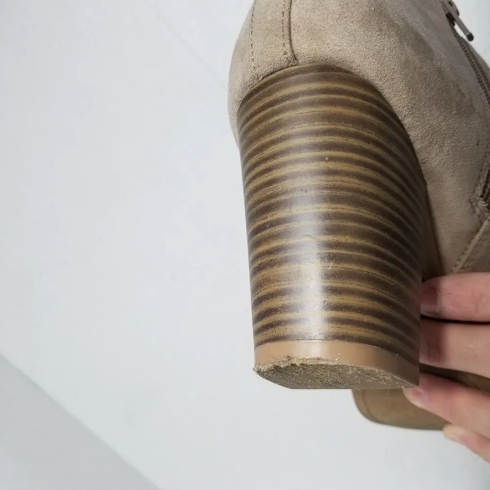 OLD NAVY WOMEN'S TAN ANKLE BOOTS SIZE 9